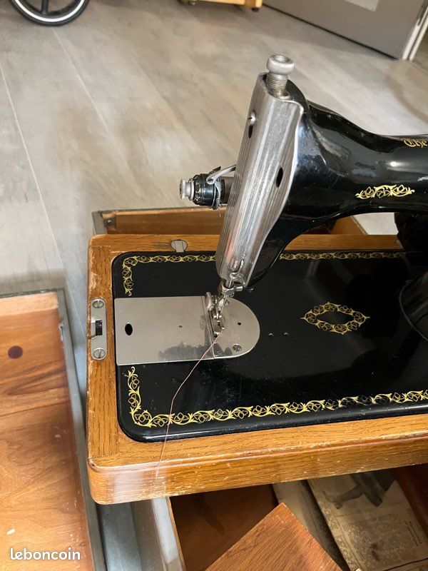 Machine à coudre ancienne Singer 15B88 électrique – coffret et accessoires (image 6)