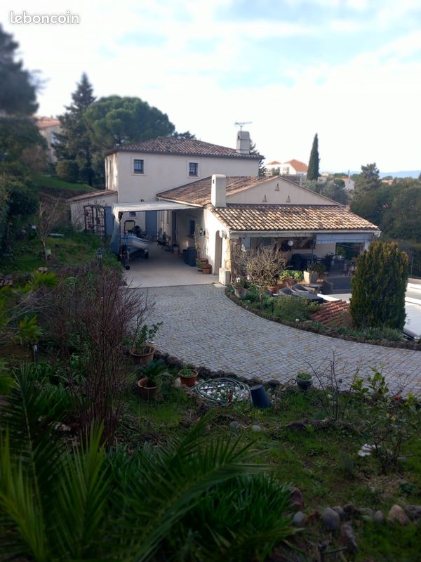 Maison 5 pièces 121 m² · à Roquebrune-sur-Argens · 121 m² · 672 000 €
