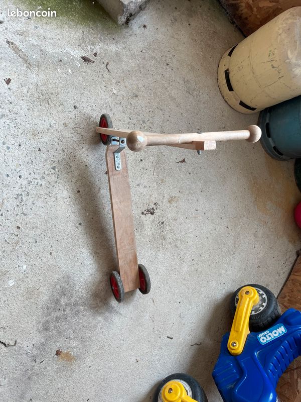 Trottinette en bois (image 1)