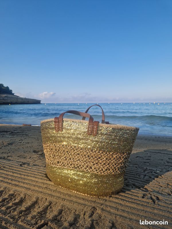 Sac doré en osier brodé à la main – Panier en paille avec sequins