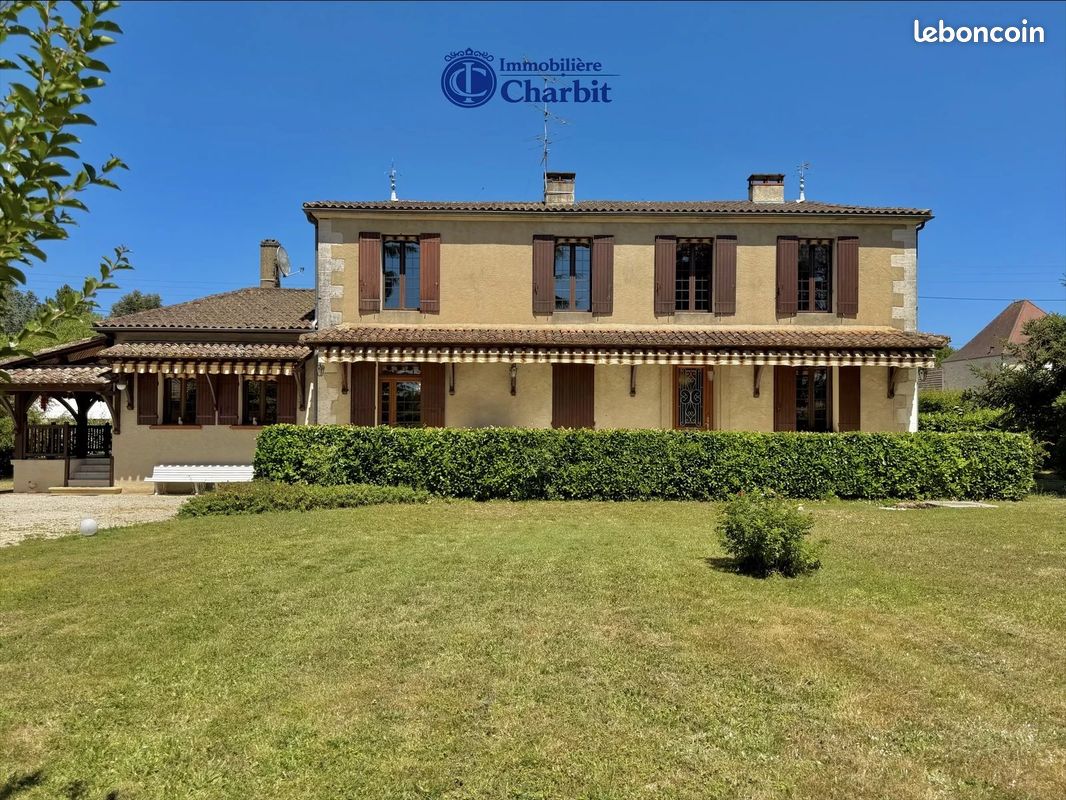 Maison 9 pièces 260 m² · à Bergerac · 260 m² · 404 000 €