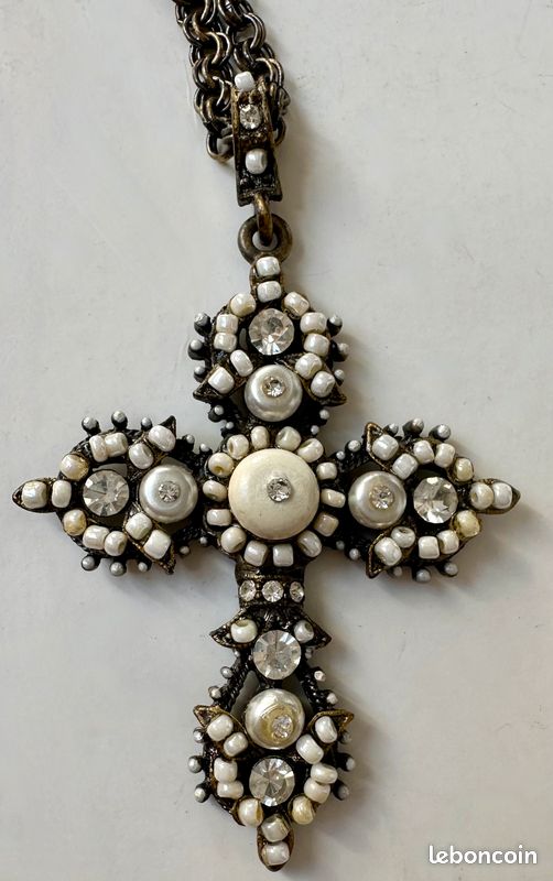 Collier Vintage Poggi Avec Pendentif Croix - Couleurs Rouge Et Turquoise - Occasion