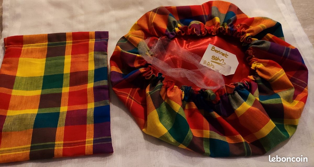 Bonnet satin ensemble (image 1)