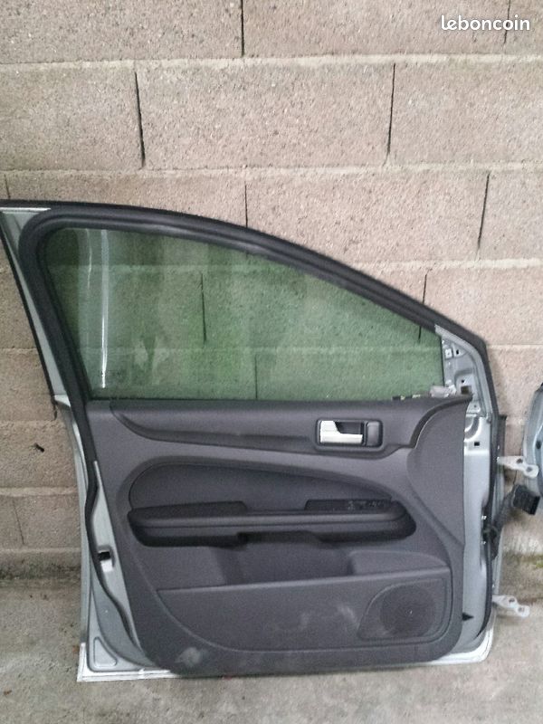 Porte Avant Droit Pour Ford Focus 2 Phase 2 Cabriolet – Pièce D’occasion En Bon état