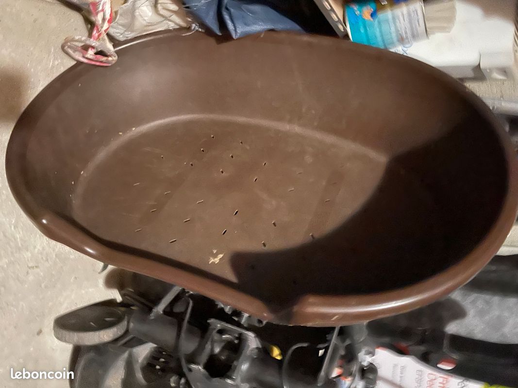 Panier plastique oval aéré pour chien (image 1)