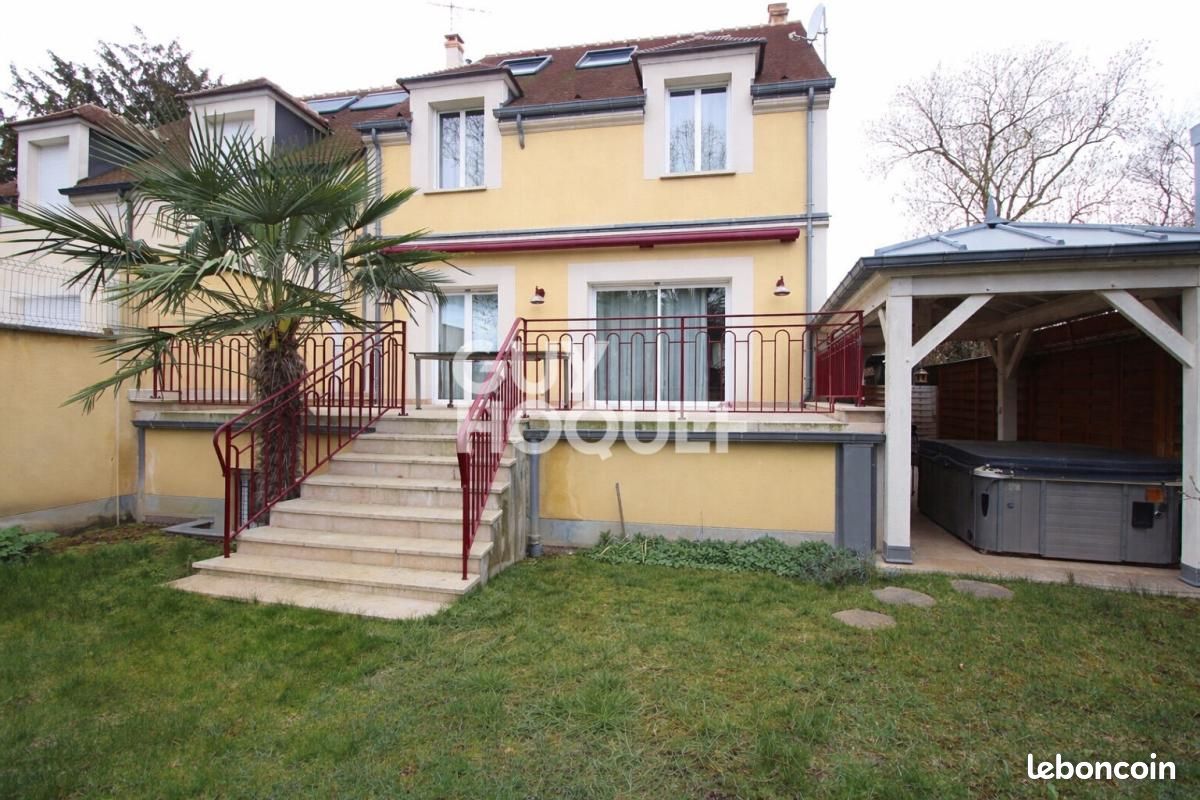 Maison 7 pièces 195 m² · à Villecresnes · 195 m² · 560 000 €