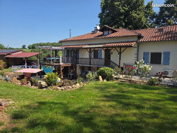 Maison de caractère sur 2.5 ha de terrain, avec vue imprenable