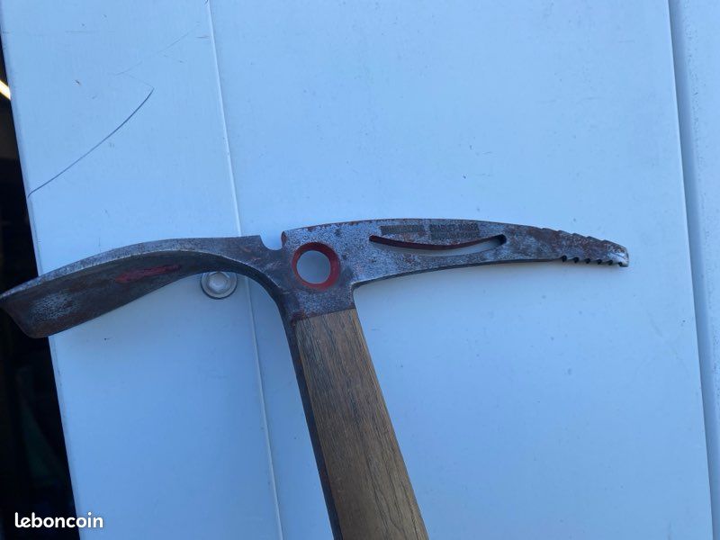 Achat PIOLET DE MONTAGNE CHARLET MOSER occasion - Grigny