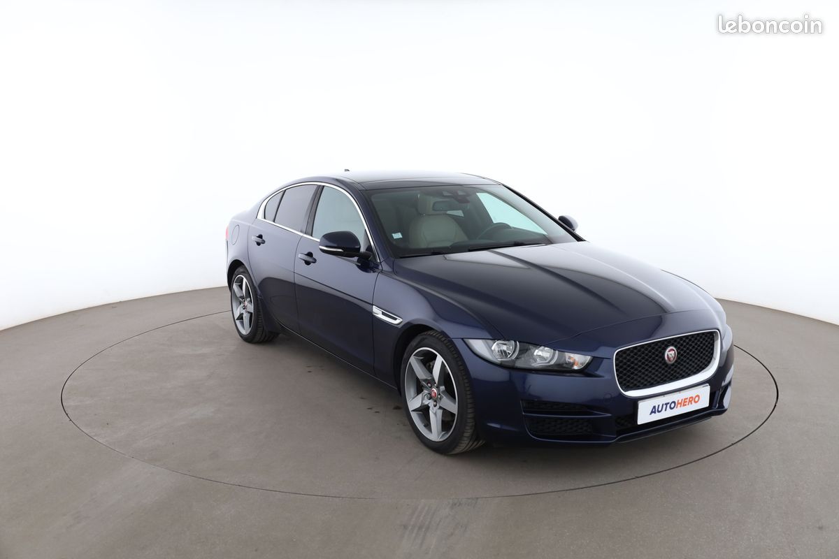 Jaguar XE 2.0d Prestige Auto 180 ch (image 4)