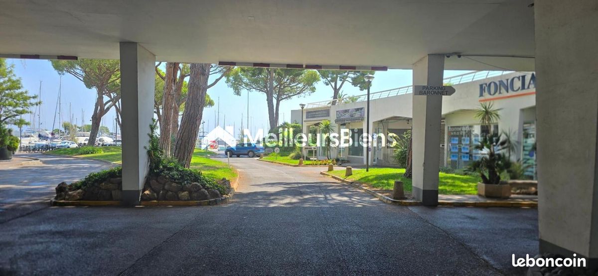 Parking 13 m² · à Villeneuve-Loubet · 13 m² · 49 000 €