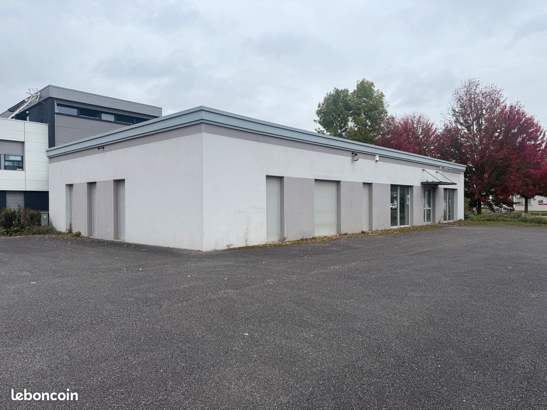 Local commercial 2 pièces 295 m² · à Oloron-Sainte-Marie · 295 m² · 4 000 €/mois