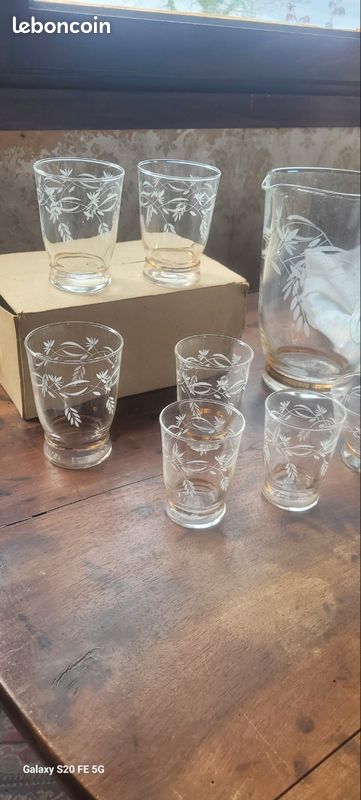 Verres anciens et carafe (image 1)