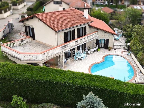 Villa 8 pièces 230 m²