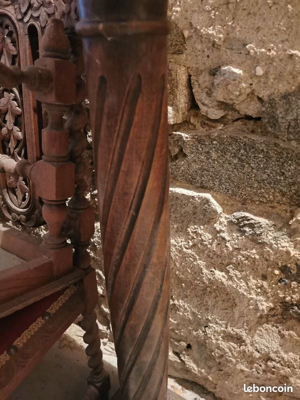 Colonne torsadée en bois massif (image 3)