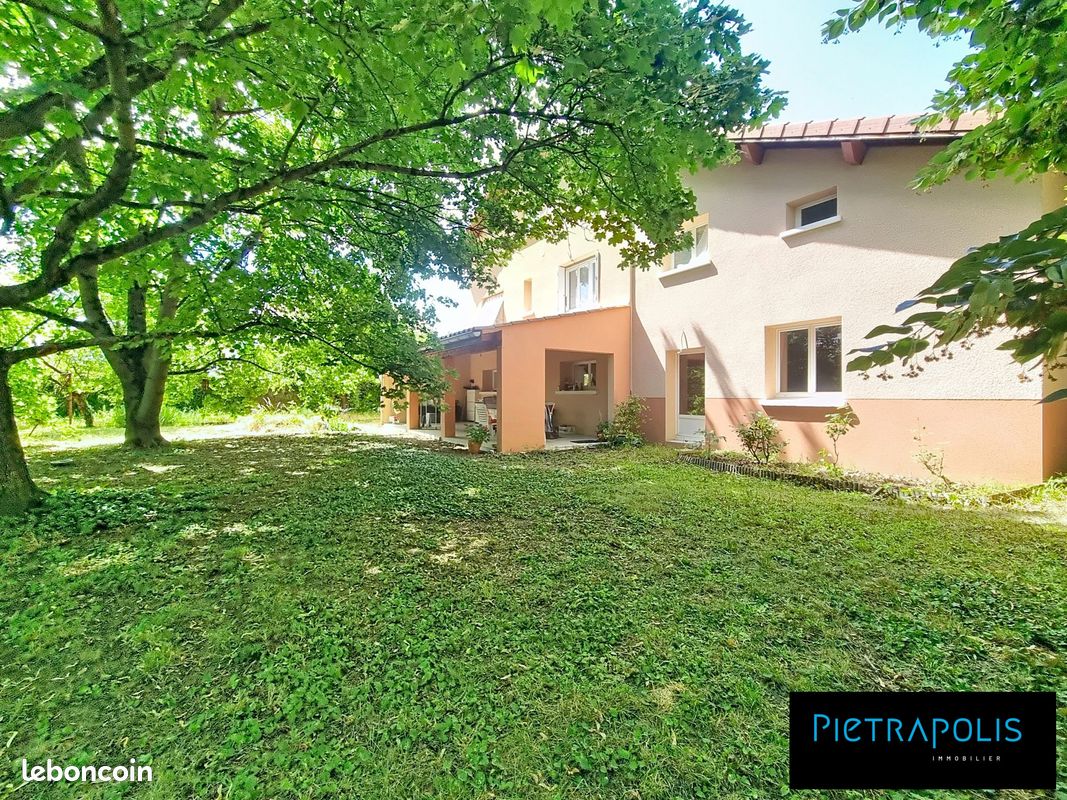 Maison 7 pièces 263 m² · à Sury-le-Comtal · 263 m² · 385 000 €