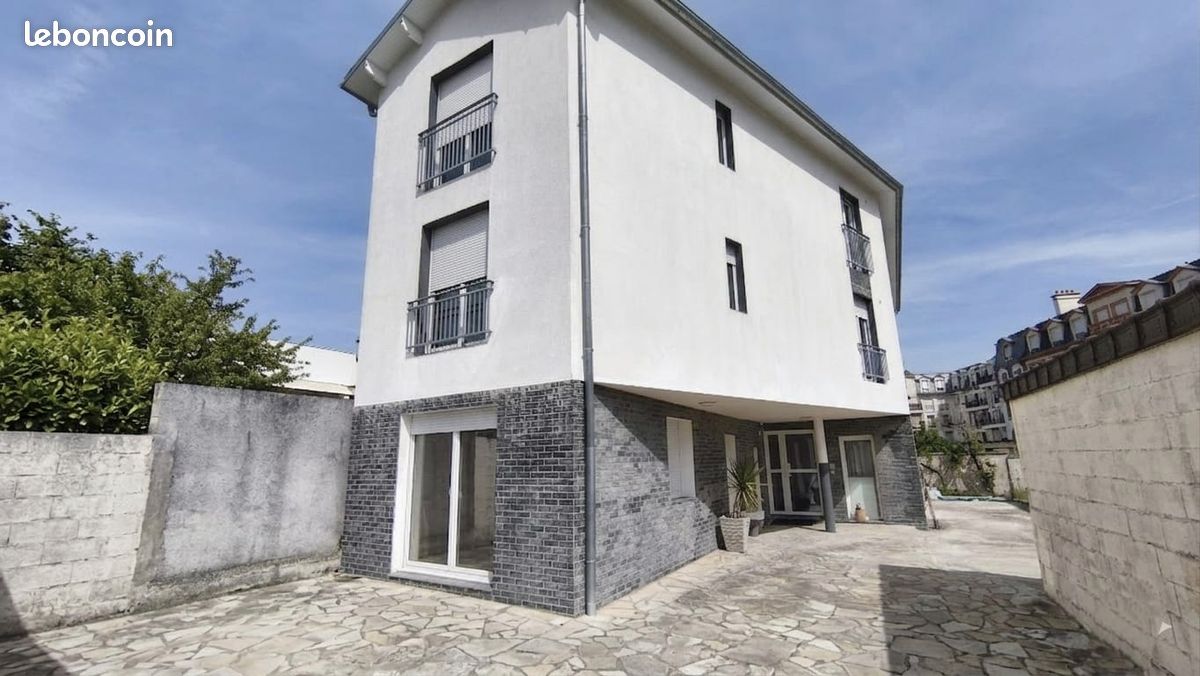 Immeuble 15 pièces 350 m² · à Villiers-sur-Marne · 350 m² · 1 020 000 €