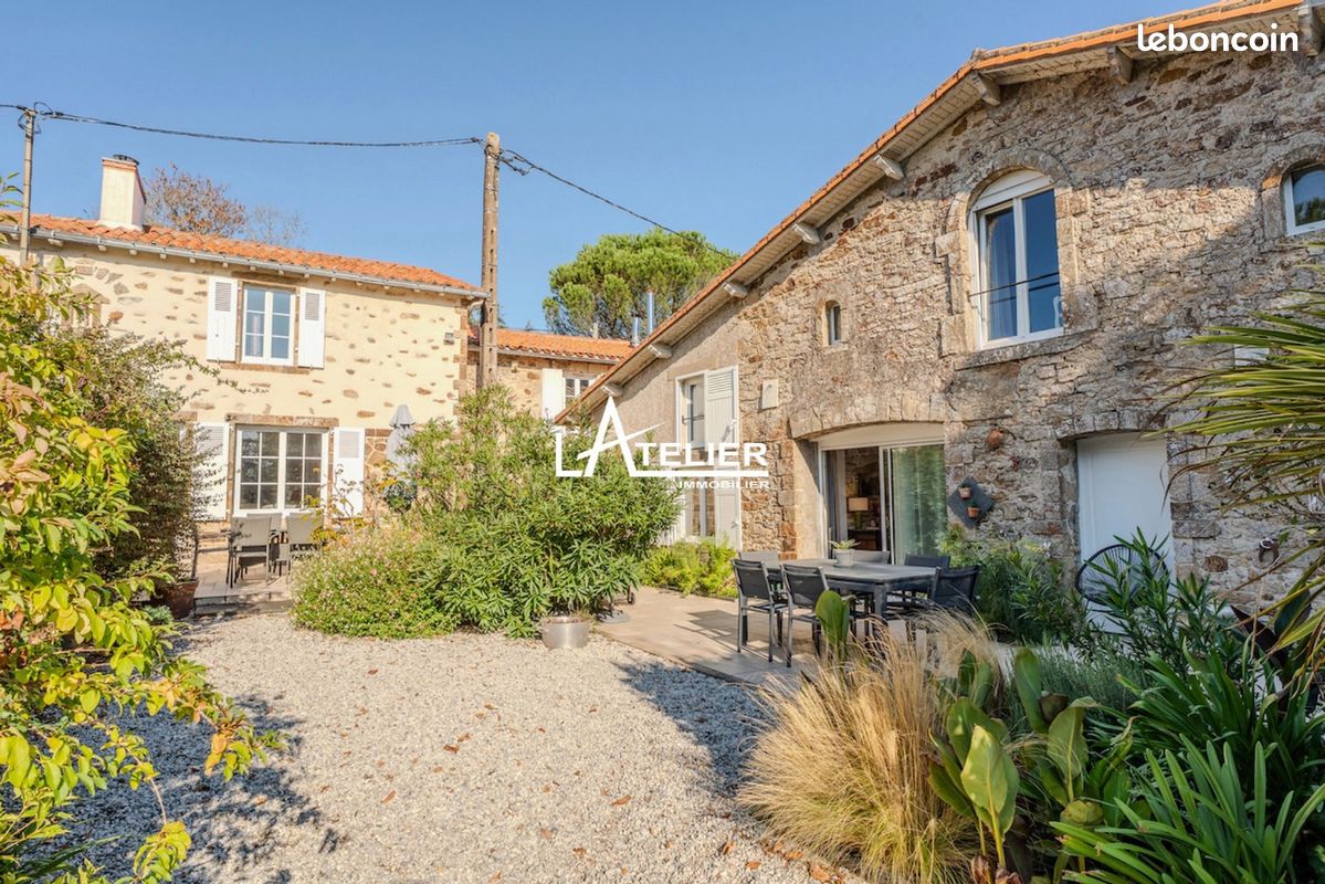 Maison 10 pièces 220 m² · à Château-Thébaud · 220 m² · 650 000 €