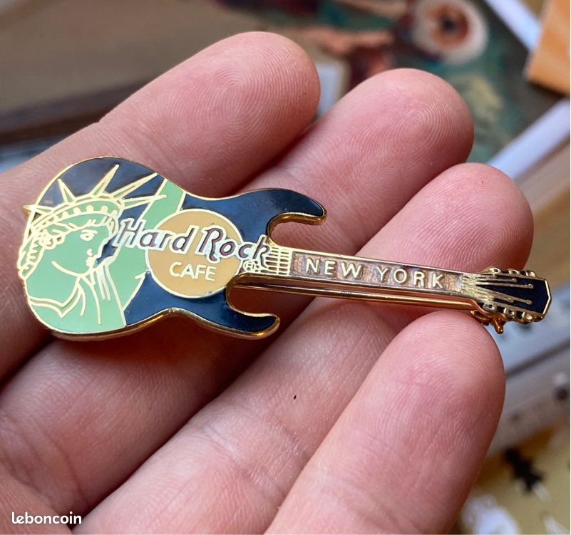 Broche Vintage Ancienne En Forme De Guitare - Micro Mosaïque - Manque Une Pièce - Occasion