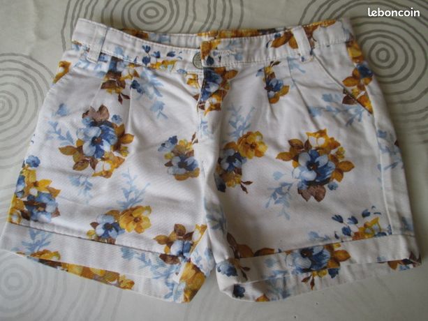 379) TBE Short fleuri LC Waikiki Fille ans Vêtements