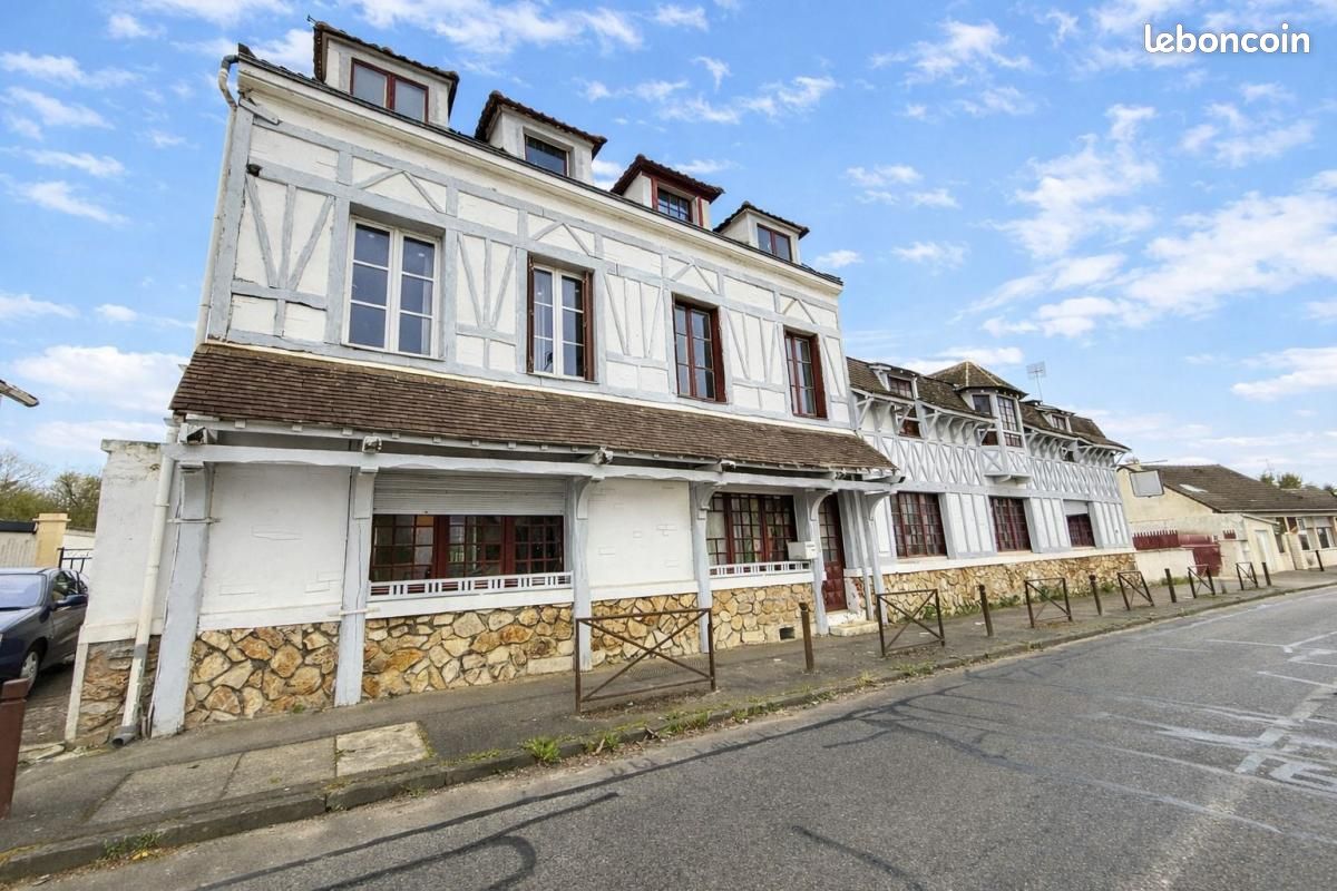 Immeuble 10 pièces 512 m² · à Émerainville · 512 m² · 890 000 €