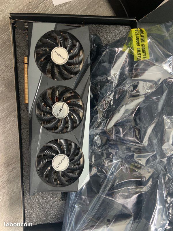Radeon RX 6600 XT (image 1)