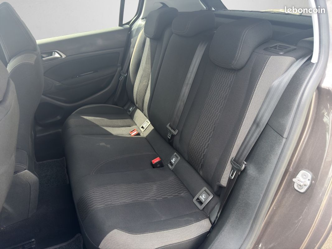 PEUGEOT 308 1.2 PureTech 110ch SS BVM5 Allure (image 12)