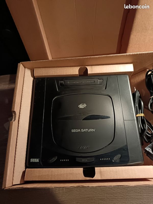 Pack Console Sega Saturn PAL – Boîte, Fourreau, Jeu Daytona USA Inclus
