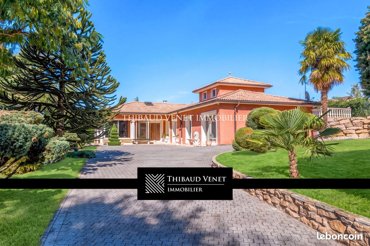 Maison 8 pièces 200 m² · à Illiat · 200 m² · 570 000 €