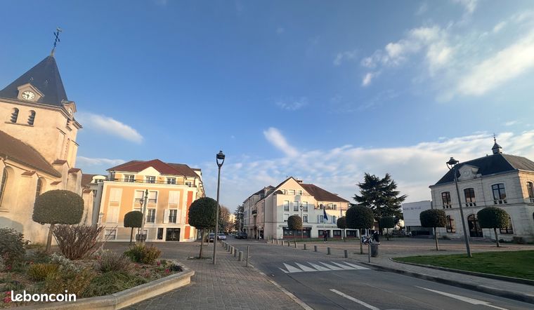 https://img.leboncoin.fr/api/v1/lbcpb1/images/62/ae/75/62ae7592510ed342f2261901b8f798c1932539e9.jpg?rule=ad-image