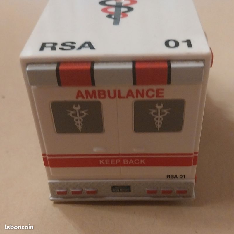 Cars Toon Disney, Ambulance (image 4)