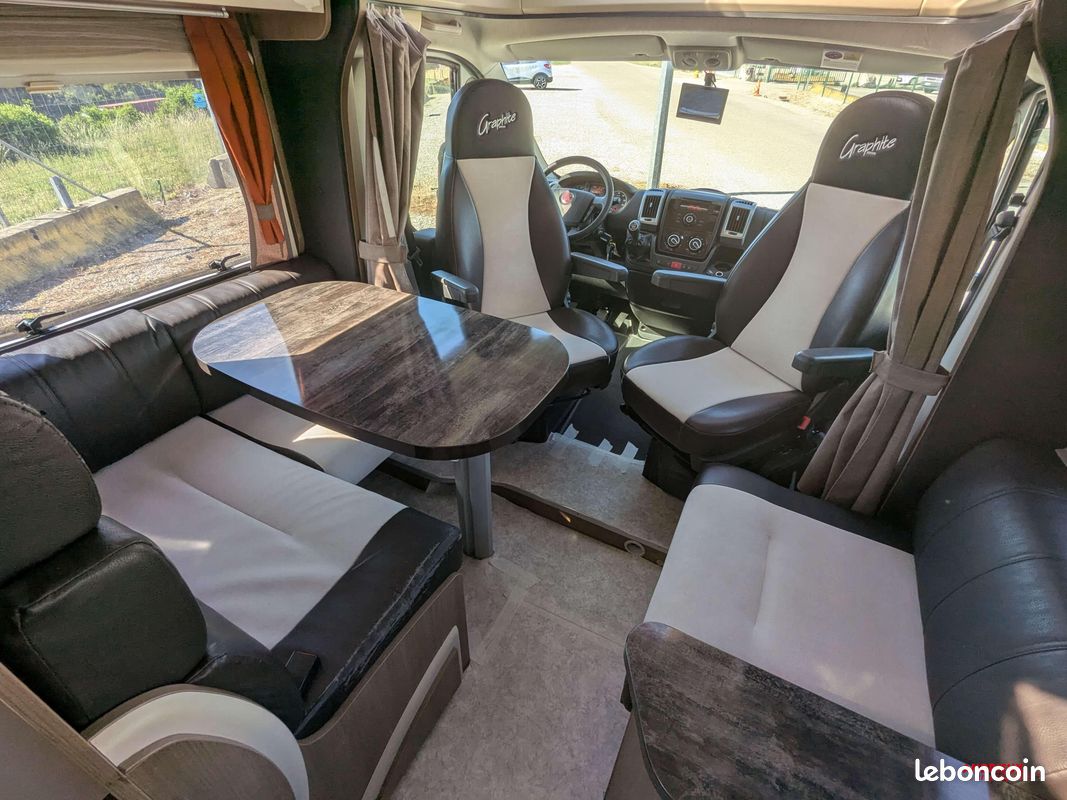 Location camping-car climatisé cabine et cellule (image 9)