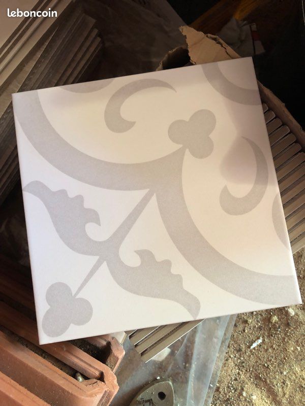 Carrelage imitation carreaux de ciment beige (image 1)