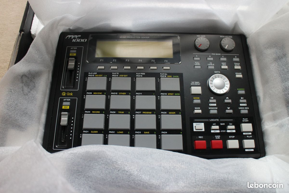 Akai MPC 1000 Black JJOS 3.16 comme neuve (image 1)