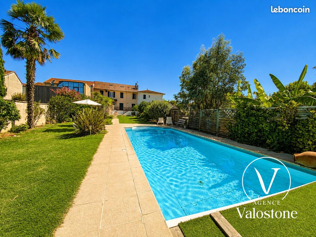 Maison 9 pièces 312 m² · à Hagetmau · 312 m² · 352 000 €