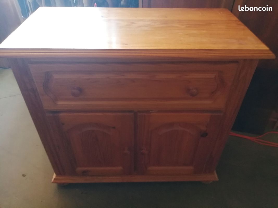 Mobilier en pin, tables, sièges, commodes, buffets, commodes... (image 1)