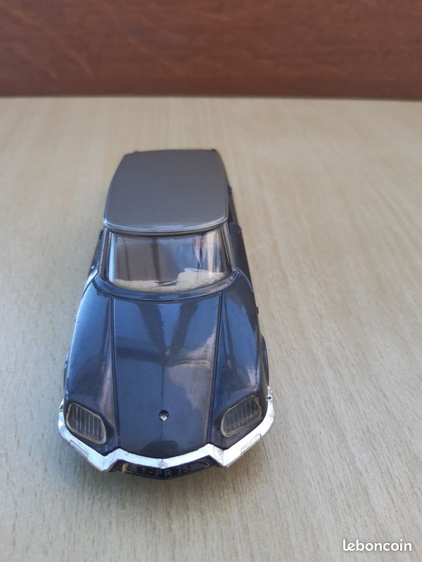 CITROEN DS PRESIDENTIELLE DINKY TOYS ATLAS 1435 1:43 of reference 1435 CITROEN DS PRESIDENTIELLE DINKY TOYS ATLAS 1435 1:43 of reference 1435