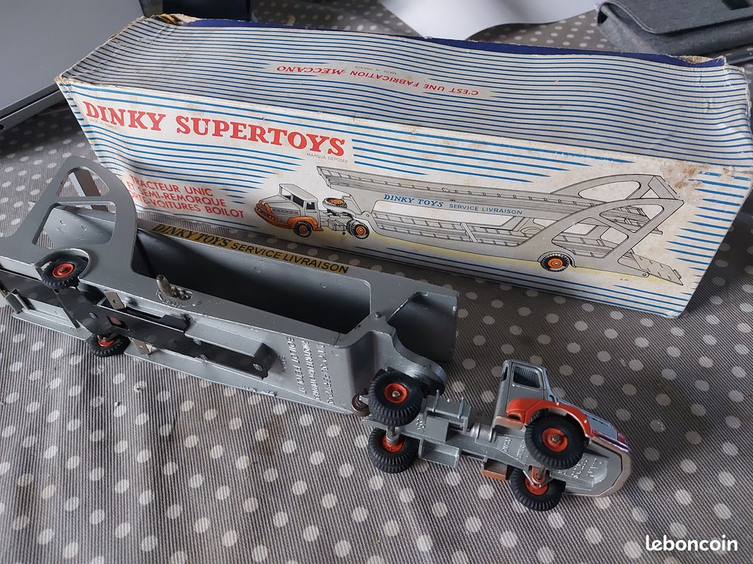 Dinky Toys 894 – Tracteur Unic porte voitures Boilot & Dinky Dinky Toys 894 – Tracteur Unic porte voitures Boilot & Dinky