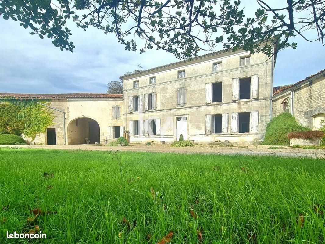 Propriété 7 pièces 340 m² - Terres-de-Haute-Charente 16270 Mareuil (image principale 0)