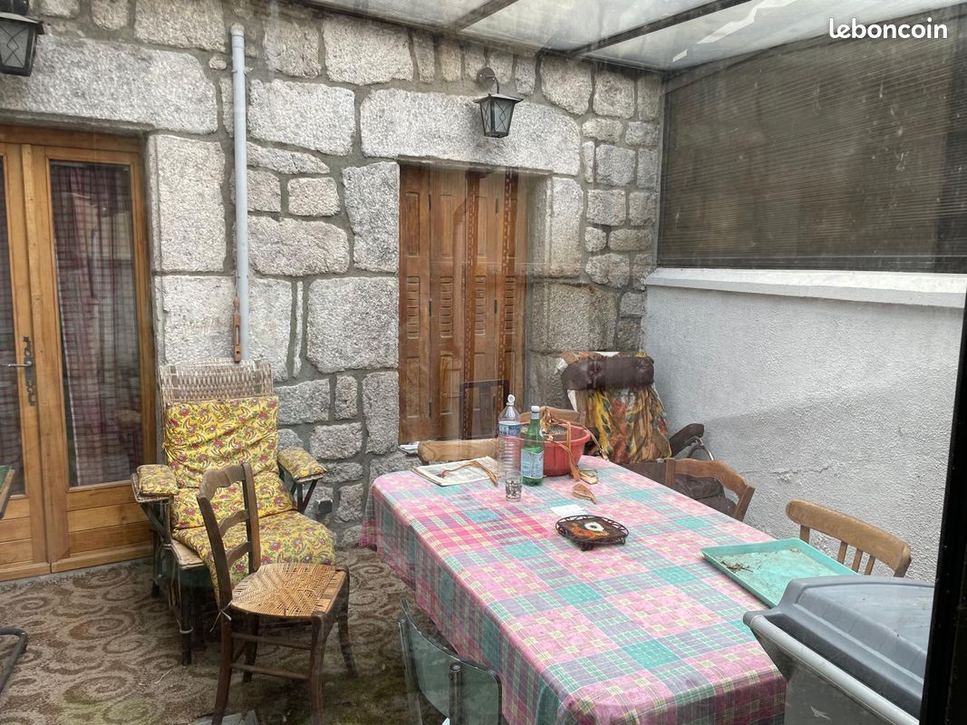 Maison 7 pièces 200 m² · à Tence · 200 m² · 72 000 €