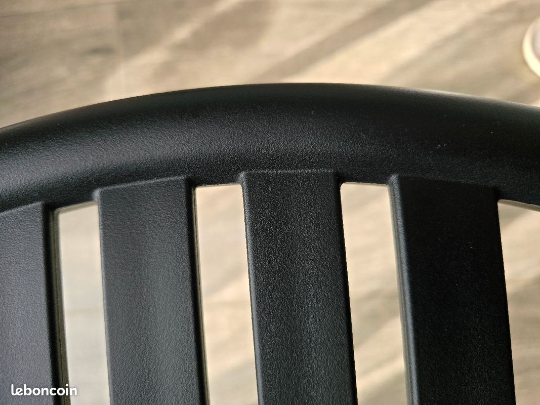 Chaise empilable (image 20)