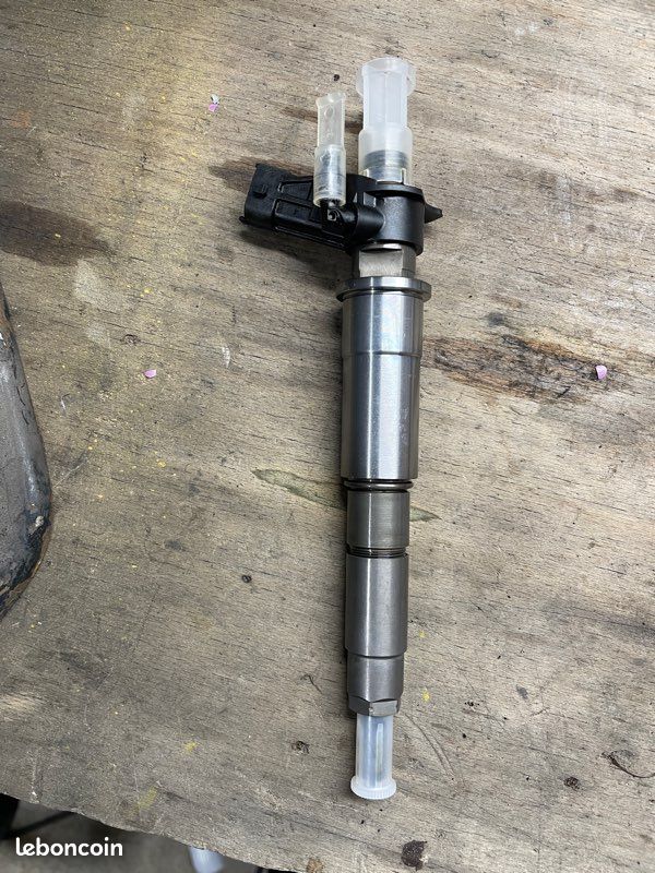 Injecteur Renault origine 2.0 dci 175 (image 1)
