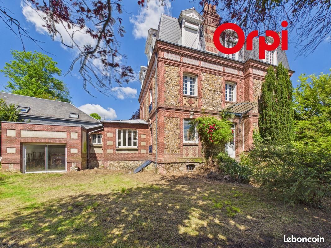 Maison 9 pièces 290 m² · à Bernay · 290 m² · 599 000 €