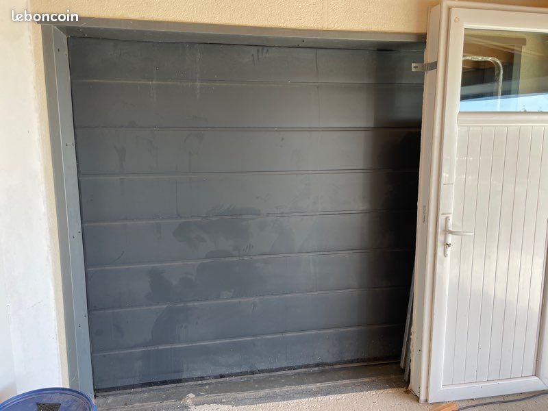Porte de garage gris anthracite (image 1)