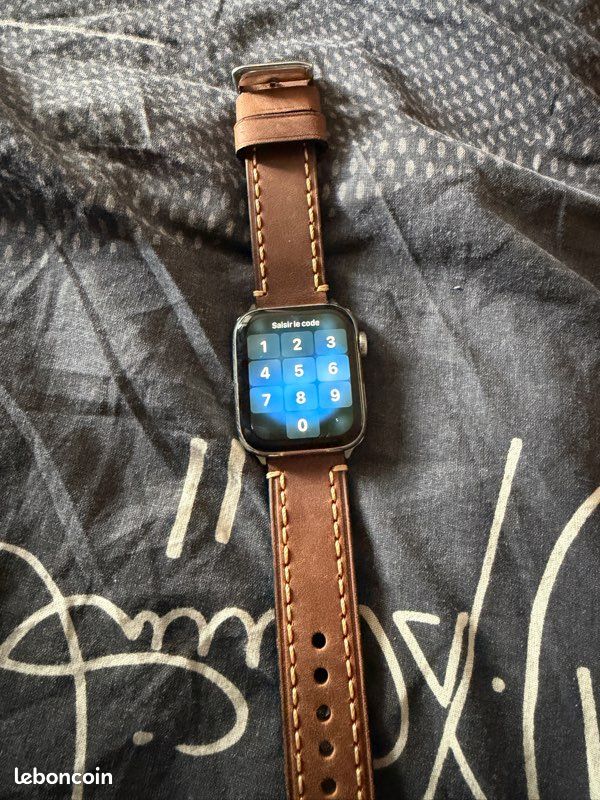 Apple Watch Series 4, saphir 44mm avec facture d’achat de 849 modèle 2018 (image 2)
