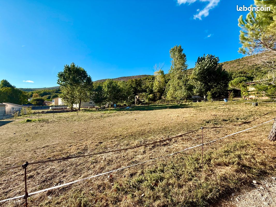 A VENDRE - Terrain Constructible - 800m2 · à Saint-Vallier-de-Thiey · 165 000 €