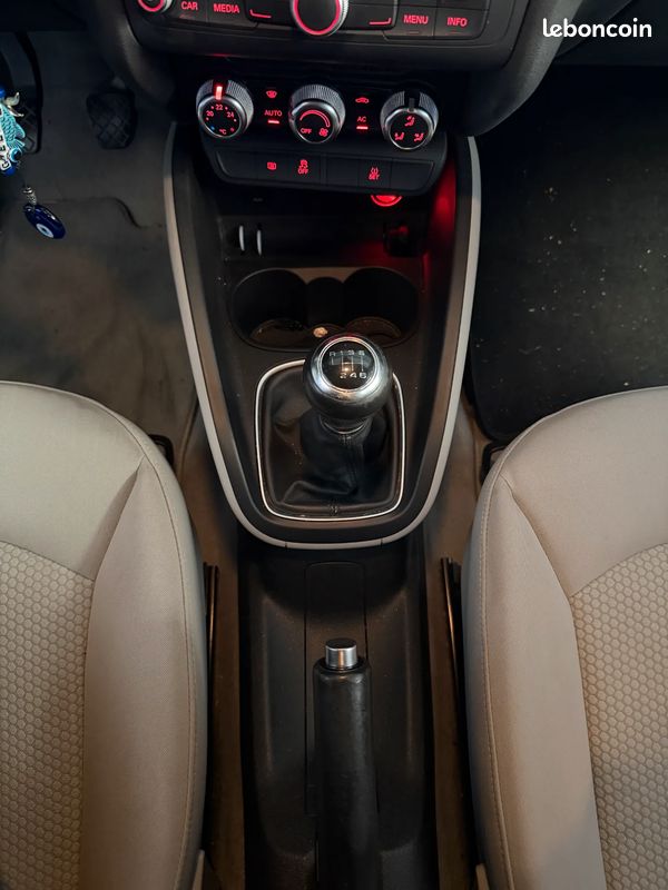 AUDI A1 5 portes Sportback 1.4 TFSI Ambition - 2012 - GARANTIE 12 MOIS - Suivi complet (image 11)