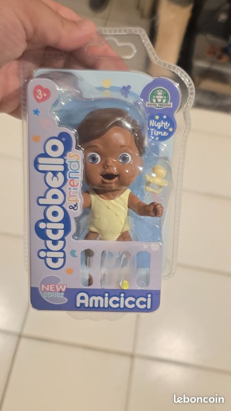 Cicciobello Amicicci Pool Playset – Piscine Éléphant à Bulles + Sable Magique + Figurine Fille Qui Bronze Cicciobello Amicicci Pool Playset – Piscine Éléphant à Bulles + Sable Magique + Figurine Fille Qui Bronze