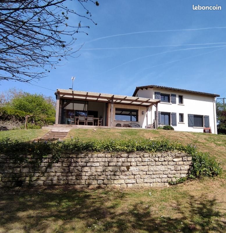 Maison 8 pièces 176 m² · à Monthoiron · 176 m² · 317 200 €