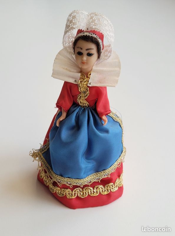 Ancienne Poupée Tissu robe bleu cheveux blanc MUNDIA