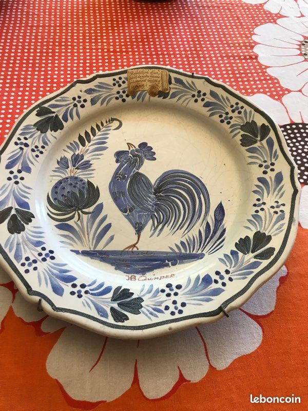 Assiette bleue JB Quimper et accroche murale (image 1)